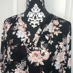 Charming Charlie Floral 3/4 Sleeve Blouse